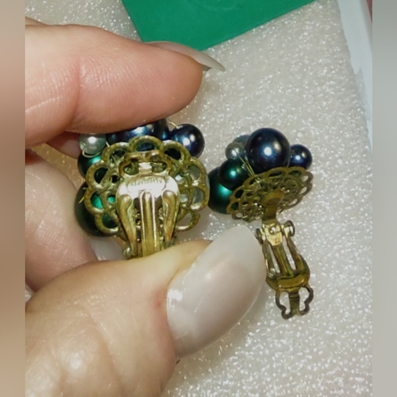 2 pr Clip-on Vintage Earrings REDUCED - Picture 11 of 16